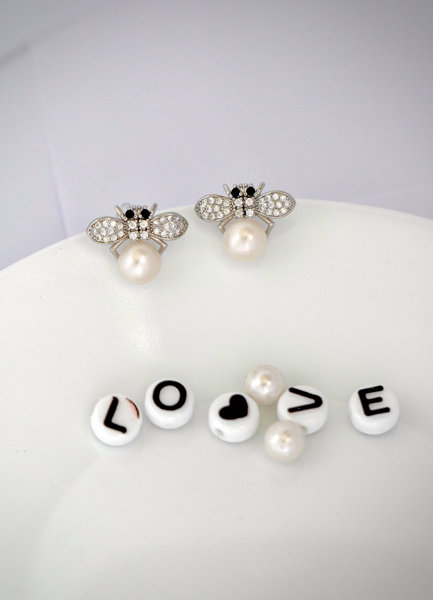 Retro Bee Elegant 7-8mm Freshwater Pearl Bee Earrings