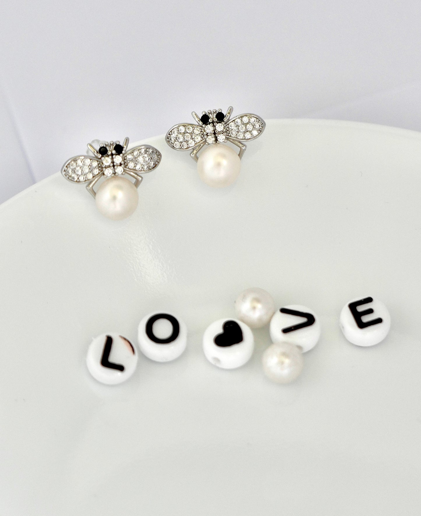 Retro Bee Elegant 7-8mm Freshwater Pearl Bee Earrings