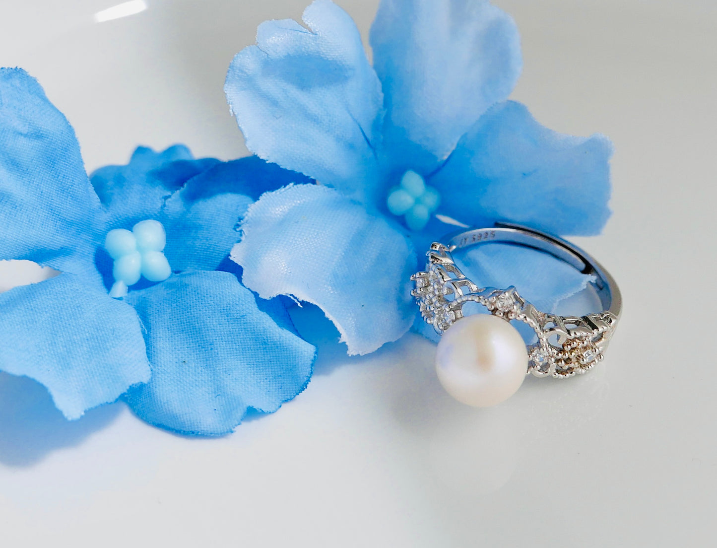 Exquisite S925 Silver Adjustable Ring with 8-12mm White Freshwater Pearl and Crystal Accents