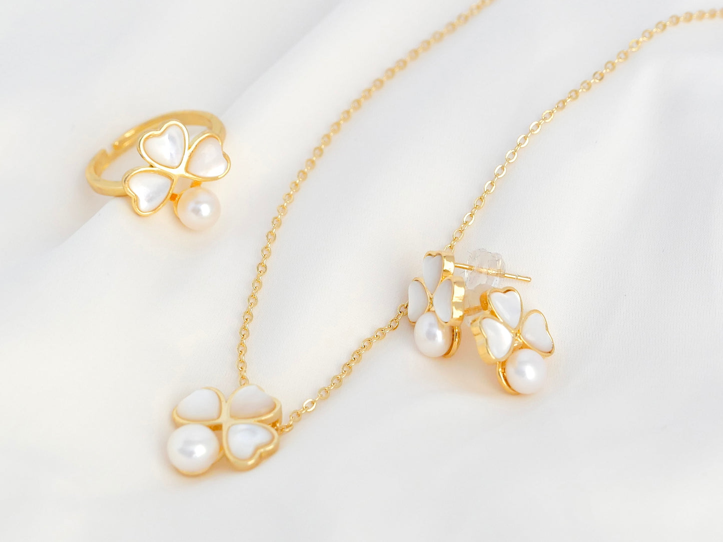 Four Leaf Clover-Design Freshwater 6mm Pearl Jewelry Set (Necklace, Earrings, and Ring)