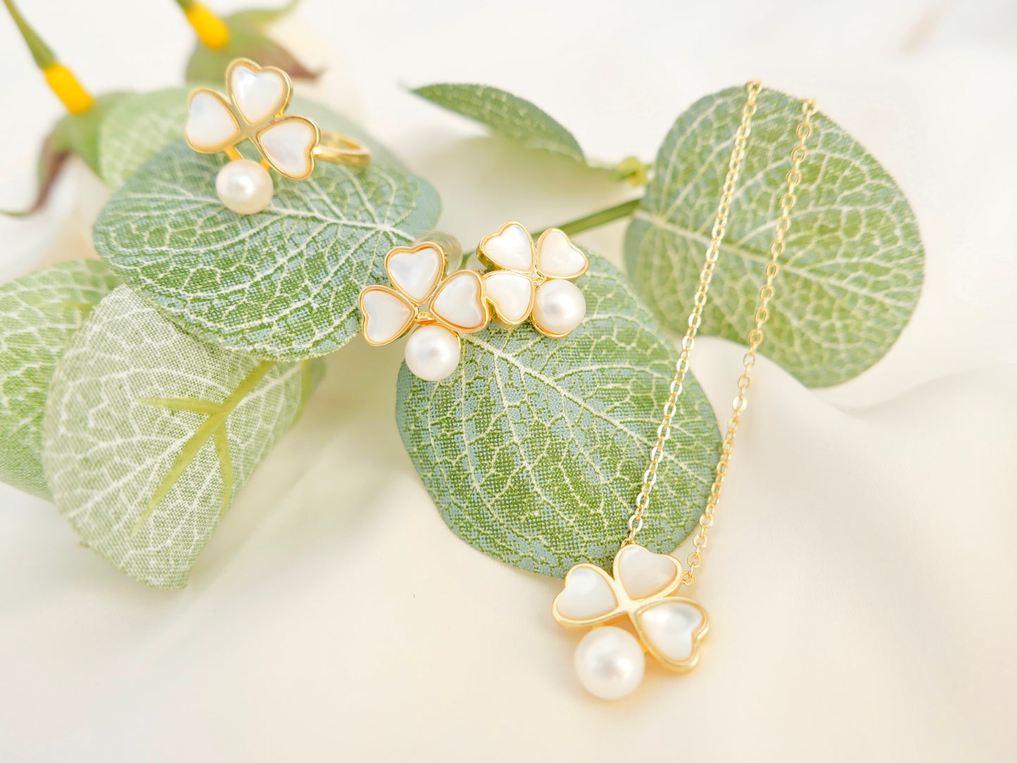 Four Leaf Clover-Design Freshwater 6mm Pearl Jewelry Set (Necklace, Earrings, and Ring)