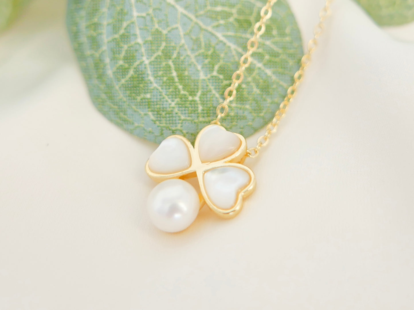 Four Leaf Clover-Design Freshwater 6mm Pearl Jewelry Set (Necklace, Earrings, and Ring)