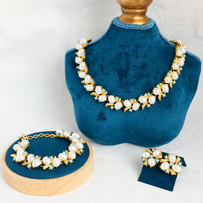 Luxury Vintage Pearl and Turquoise Jewelry Set – Necklace, Bracelet, and Earrings