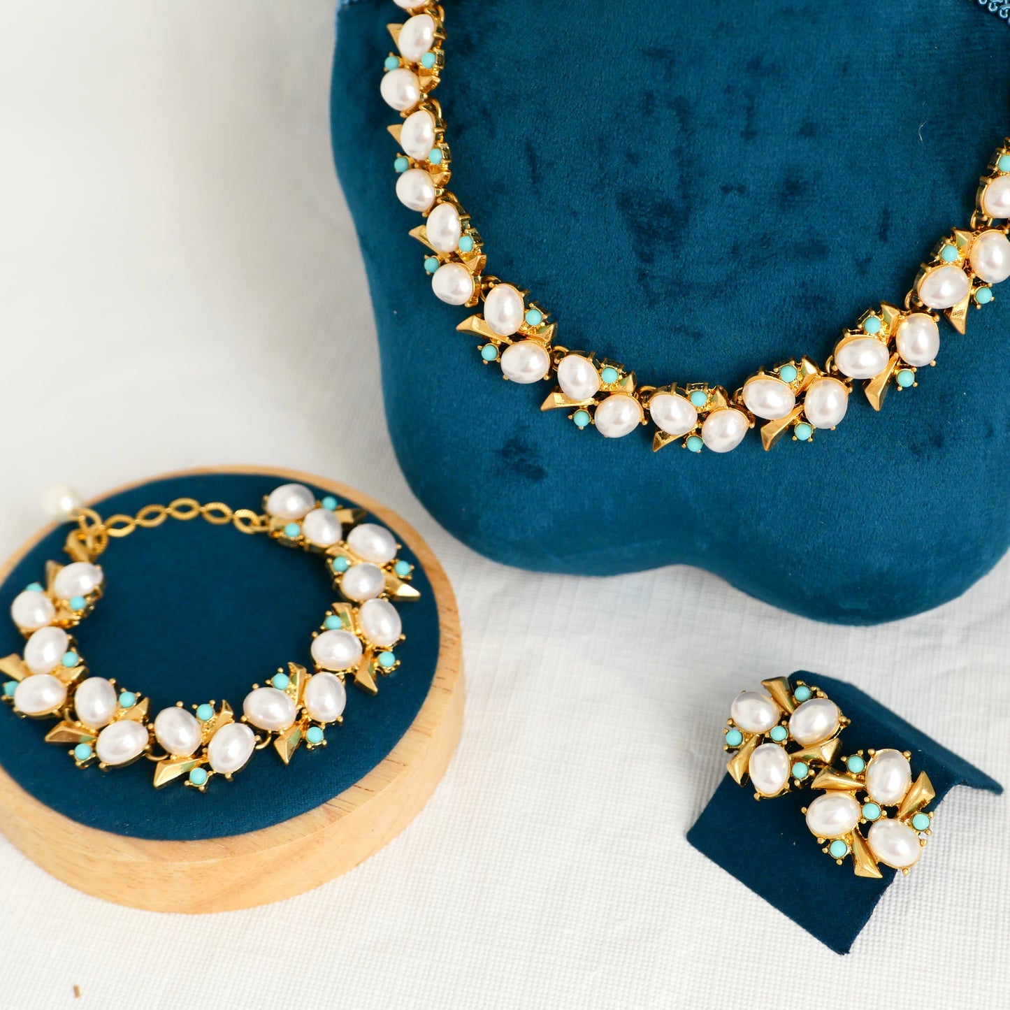 Luxury Vintage Pearl and Turquoise Jewelry Set – Necklace, Bracelet, and Earrings