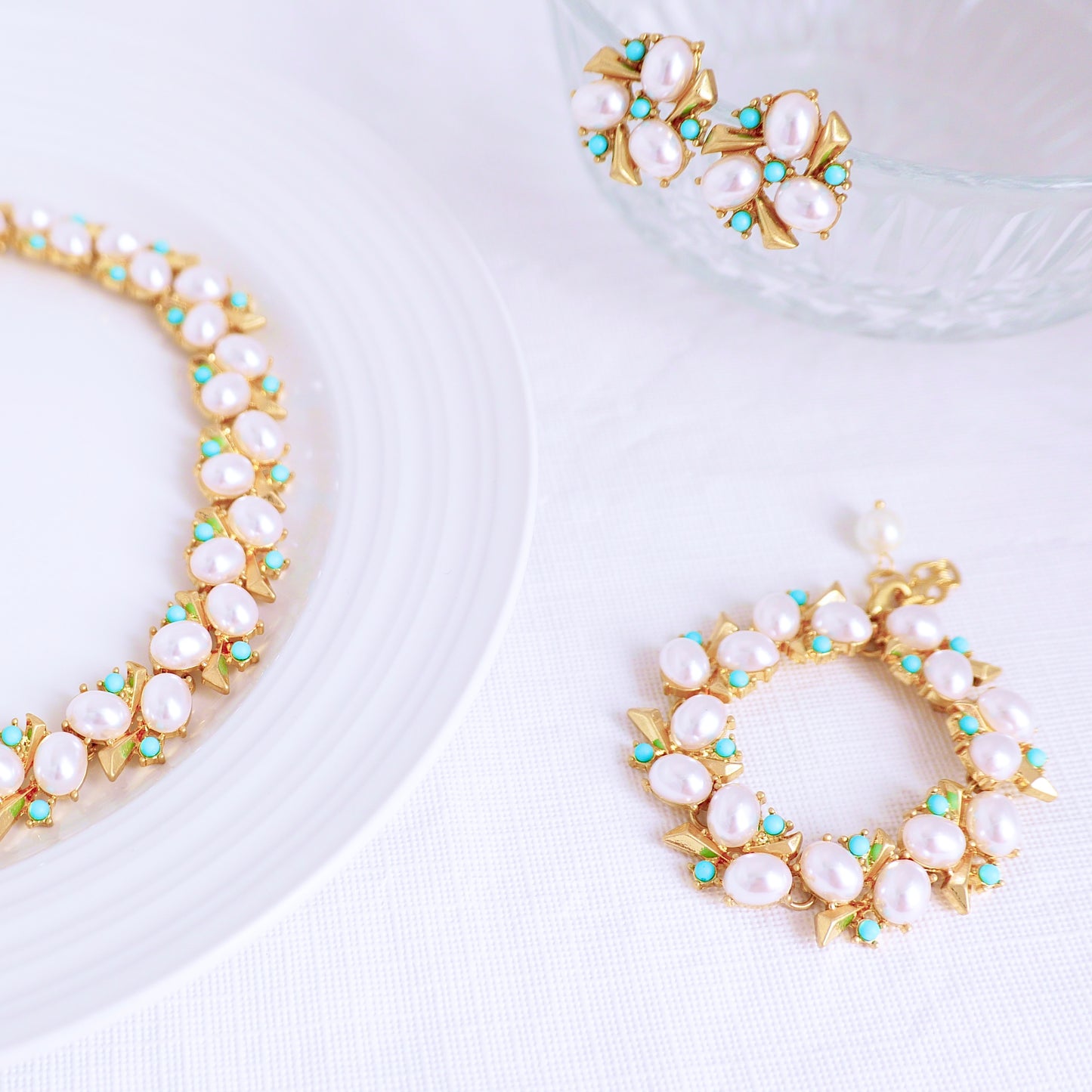 Luxury Vintage Pearl and Turquoise Jewelry Set – Necklace, Bracelet, and Earrings