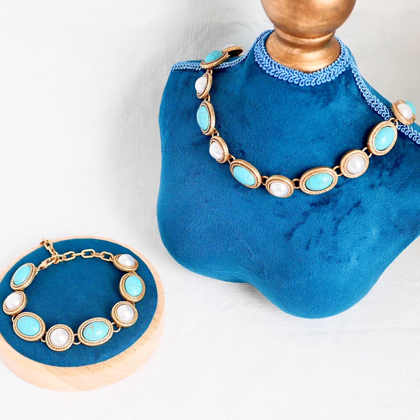 Elegant Retro Gold Turquoise and Pearl Necklace and Bracelet Set – Luxurious, Unique, and Versatile Jewelry