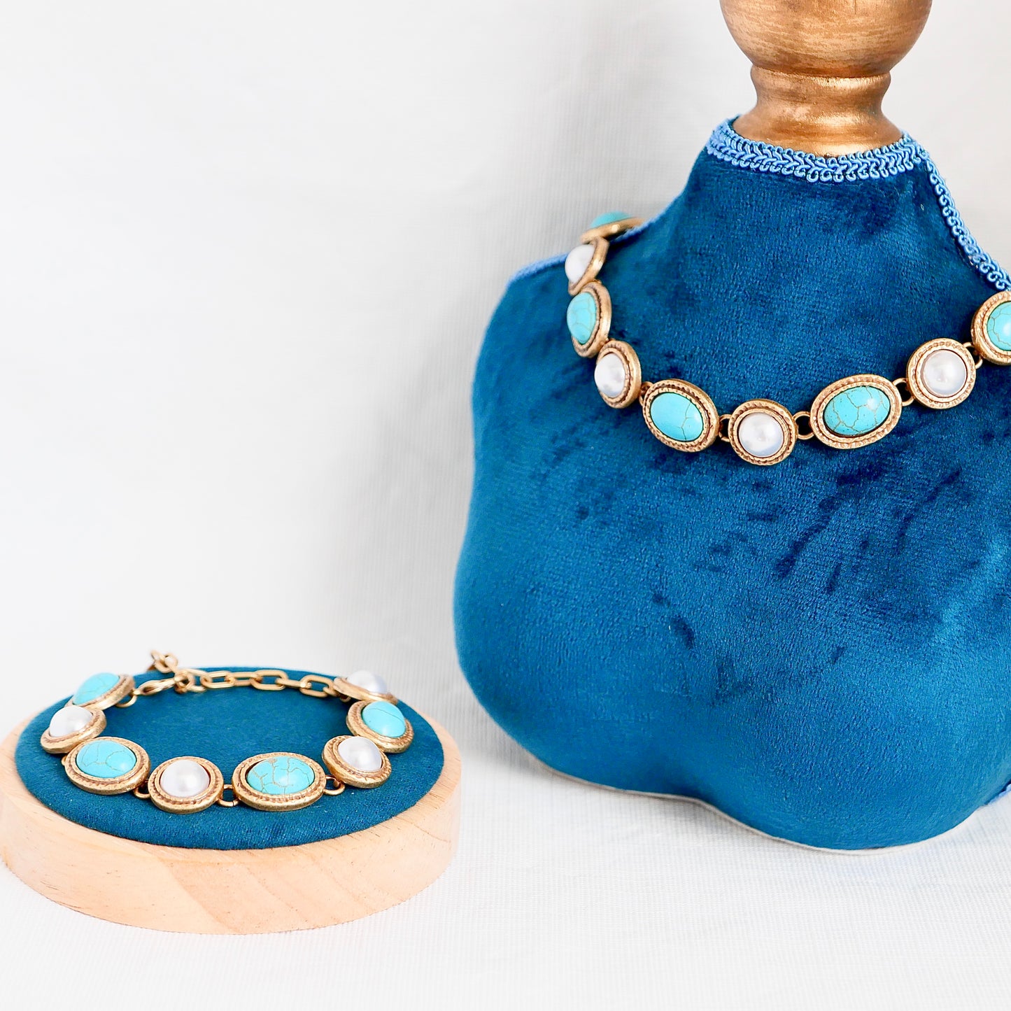 Elegant Retro Gold Turquoise and Pearl Necklace and Bracelet Set – Luxurious, Unique, and Versatile Jewelry