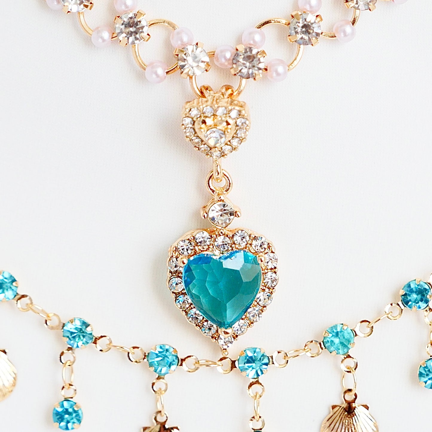 Luxury Double-Layer Heart Pendant Necklace with Shell and Rhinestone Accents